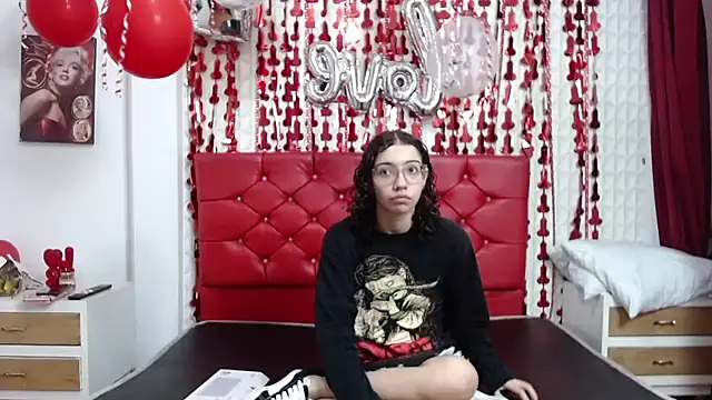Snapshot of Roxy_Lux chatting on February 2025 01:08:02 PM Roxy Lux online show from February 2025 01:08:02 PM