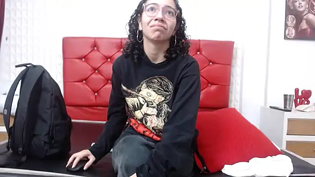 Snapshot of Roxy_Lux chatting on February 2025 12:47:02 PM Roxy Lux online show from February 2025 12:47:02 PM