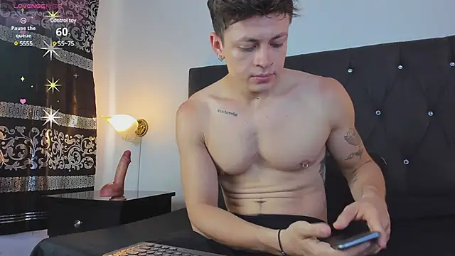 Snapshot of Angel_Cuervo chatting on February 2025 07:30:01 PM Angel Cuervo online show from February 2025 07:30:01 PM