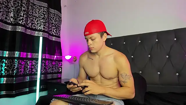 Snapshot of Angel_Cuervo chatting on March 2025 12:38:02 PM Angel Cuervo online show from March 2025 12:38:02 PM