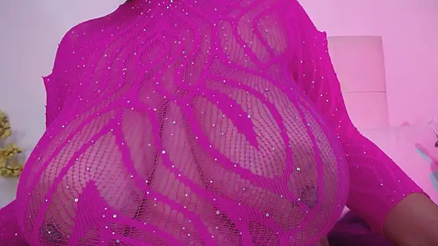 Nicol Love0 online show from April 2026 12:17:01 PM