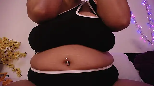 Nicol Love0 online show from November 2025 12:05:01 PM