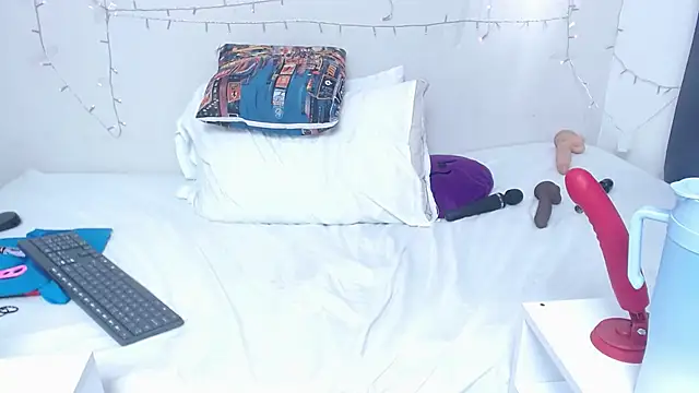 Nicol Love0 online show from March 2025 07:58:01 PM