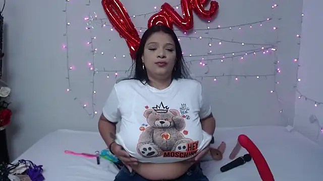 Nicol Love0 online show from February 2025 12:18:02 PM