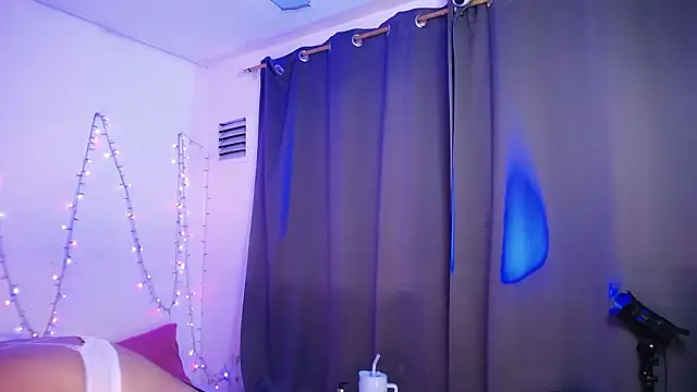 Nicol Love0 online show from January 2026 12:47:02 AM