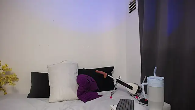 Nicol Love0 online show from February 2026 01:20:02 PM