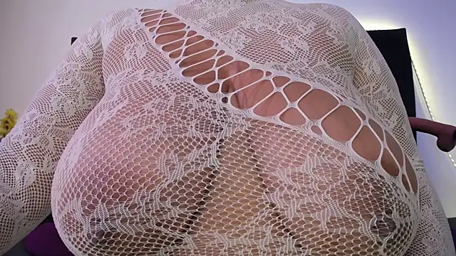 Nicol Love0 online show from April 2026 12:01:01 PM