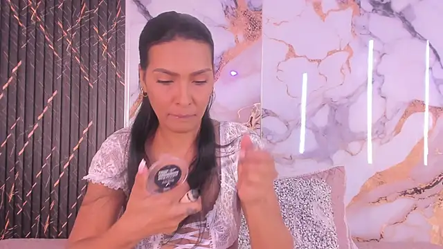 Alyson-a online show from April 2026 01:11:02 AM