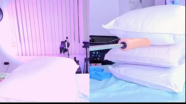 Kinky Mindy  online show from April 2026 07:53:01 PM