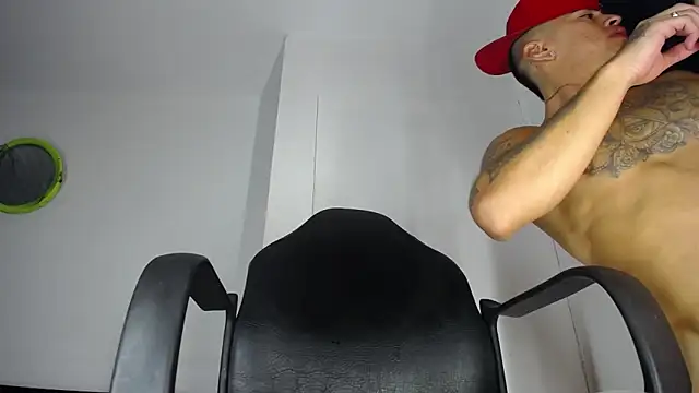 Snapshot of GilberMxx chatting on March 2025 11:00:02 PM GilberMxx online show from March 2025 11:00:02 PM