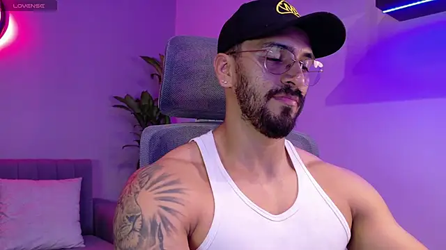Snapshot of tony_muscle chatting on July 2026 10:44:02 PM tony muscle online show from July 2026 10:44:02 PM