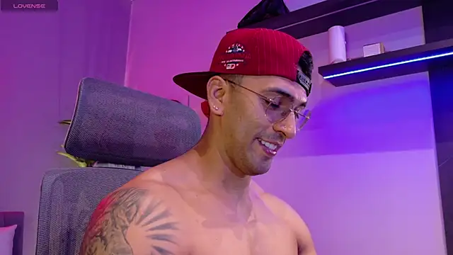 Snapshot of tony_muscle chatting on June 2026 08:19:02 PM tony muscle online show from June 2026 08:19:02 PM
