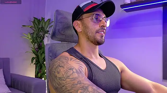 Snapshot of tony_muscle chatting on June 2026 07:13:02 PM tony muscle online show from June 2026 07:13:02 PM