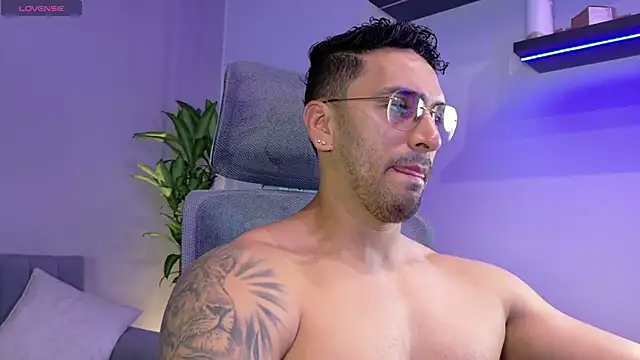 Snapshot of tony_muscle chatting on June 2026 07:01:01 PM tony muscle online show from June 2026 07:01:01 PM