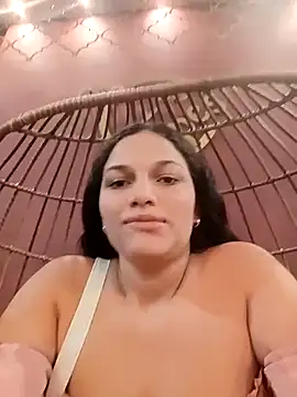 girl milk1 online show from November 2025 10:26:02 PM