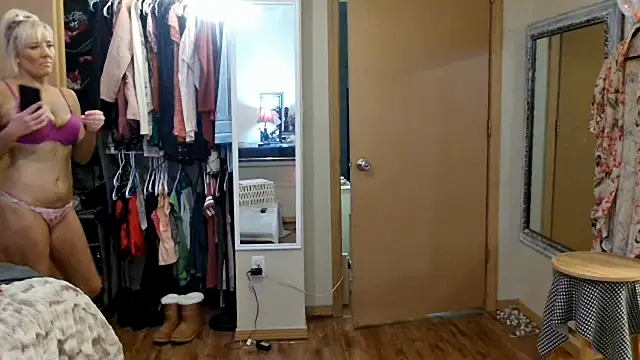 BluEyeGemini333 online show from September 2025 07:53:01 PM