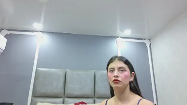 MadelineBeckert online show from April 2026 07:04:02 PM