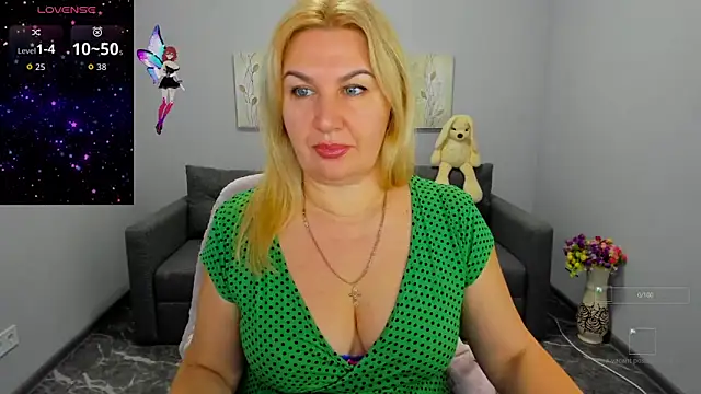 Lili Crossi online show from November 2025 06:35:01 AM