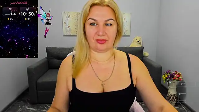 Lili Crossi online show from November 2025 06:58:01 AM