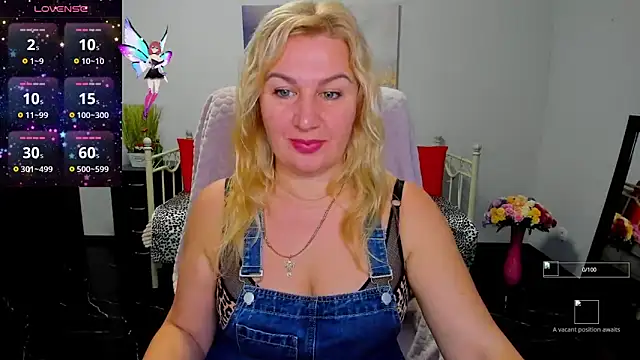 Snapshot of Lili_Crossi chatting on October 2025 05:31:01 AM Lili Crossi online show from October 2025 05:31:01 AM