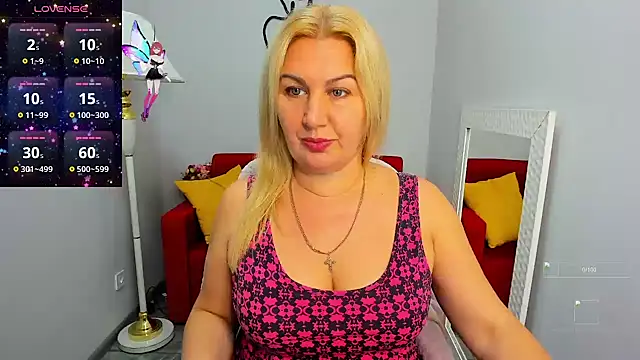 Snapshot of Lili_Crossi chatting on September 2025 06:09:02 AM Lili Crossi online show from September 2025 06:09:02 AM