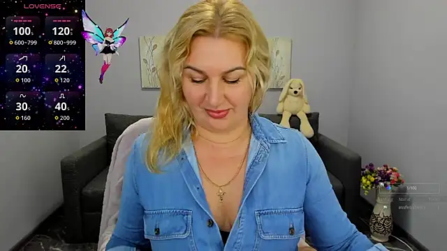 Lili Crossi online show from November 2025 12:37:02 PM