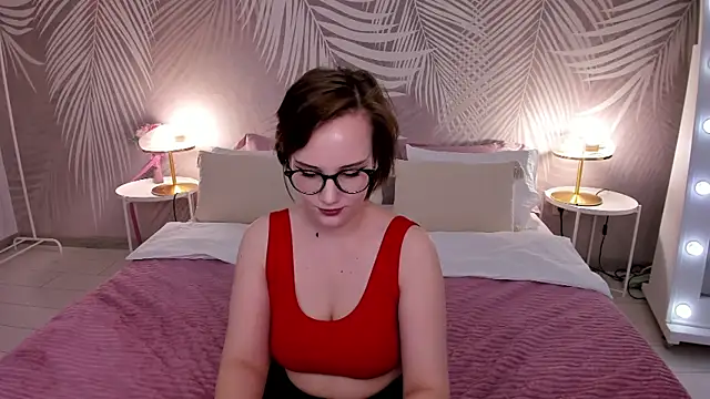 StellaGloww online show from March 2025 12:45:01 PM