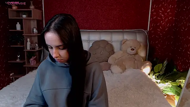 AuroraAksnesss online show from September 2025 02:40:01 AM