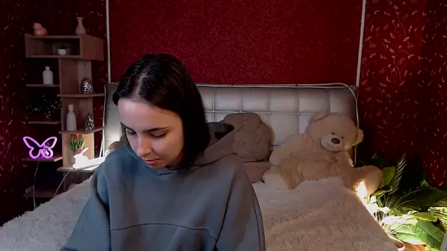 AuroraAksnesss online show from September 2025 04:13:01 PM