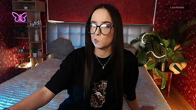 AuroraAksnesss online show from February 2025 06:48:01 PM