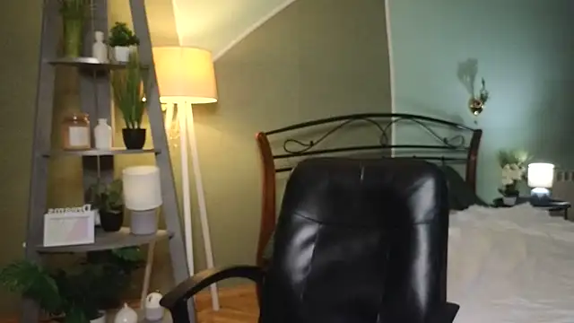 AuroraAksnesss online show from March 2025 04:07:02 PM