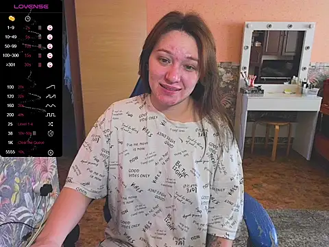 Snapshot of Chloe_strip chatting on October 2025 07:05:01 AM Chloe strip online show from October 2025 07:05:01 AM