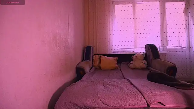 Snapshot of Chloe_strip chatting on September 2025 04:57:01 AM Chloe strip online show from September 2025 04:57:01 AM