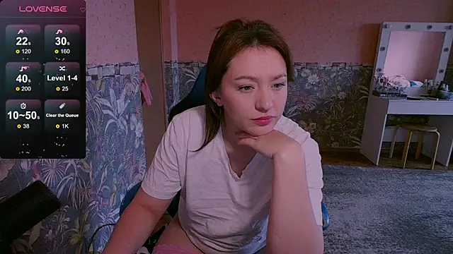 Snapshot of Chloe_strip chatting on September 2025 03:13:02 AM Chloe strip online show from September 2025 03:13:02 AM