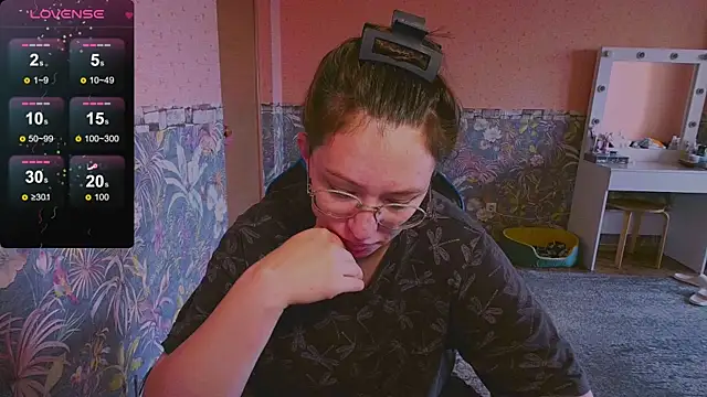 Snapshot of Chloe_strip chatting on September 2025 02:50:02 AM Chloe strip online show from September 2025 02:50:02 AM