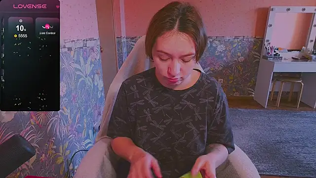 Snapshot of Chloe_strip chatting on September 2025 02:29:02 AM Chloe strip online show from September 2025 02:29:02 AM