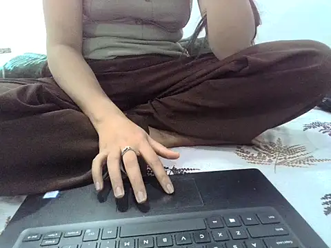 DOLL CUTY online show from November 2025 04:40:02 PM