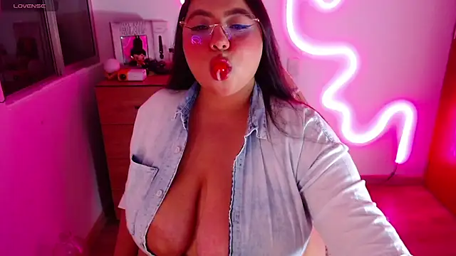 Snapshot of Rebeca_charme21 chatting on January 2025 05:15:02 AM Rebeca charme21 online show from January 2025 05:15:02 AM