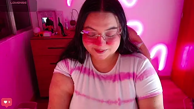 Snapshot of Rebeca_charme21 chatting on February 2025 02:12:01 AM Rebeca charme21 online show from February 2025 02:12:01 AM