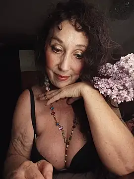 Snapshot of GypsyEsmeralda chatting on May 2026 04:18:01 PM GypsyEsmeralda online show from May 2026 04:18:01 PM