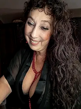 Snapshot of GypsyEsmeralda chatting on October 2025 11:45:02 AM GypsyEsmeralda online show from October 2025 11:45:02 AM