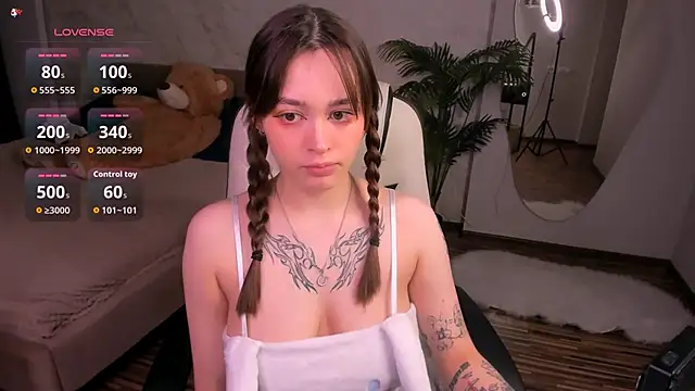 BadScarlet1 online show from December 2025 01:32:01 PM