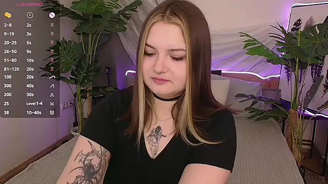 Snapshot of Alice_Walters chatting on November 2025 10:15:01 PM Alice Walters online show from November 2025 10:15:01 PM