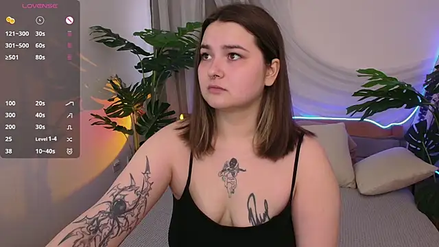 Snapshot of Alice_Walters chatting on September 2025 02:28:01 PM Alice Walters online show from September 2025 02:28:01 PM