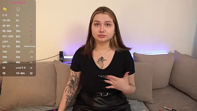 Snapshot of Alice_Walters chatting on November 2025 04:00:02 PM Alice Walters online show from November 2025 04:00:02 PM