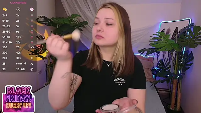 Snapshot of Alice_Walters chatting on November 2025 03:33:02 PM Alice Walters online show from November 2025 03:33:02 PM