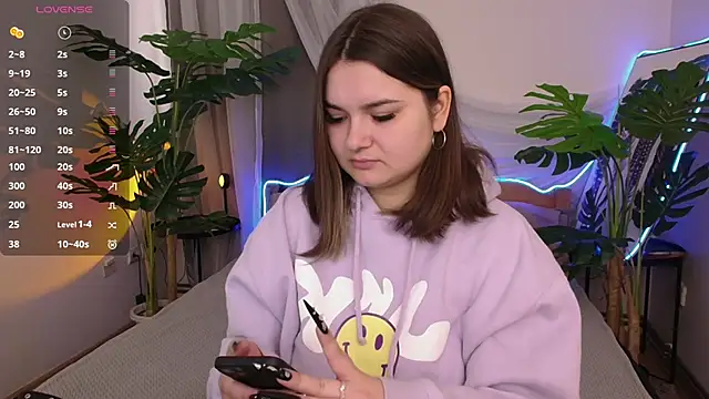 Snapshot of Alice_Walters chatting on September 2025 02:44:02 PM Alice Walters online show from September 2025 02:44:02 PM