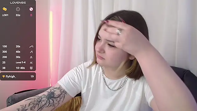 Snapshot of Alice_Walters chatting on January 2025 10:28:02 PM Alice Walters online show from January 2025 10:28:02 PM