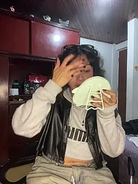 Andi9  online show from November 2025 01:20:01 AM