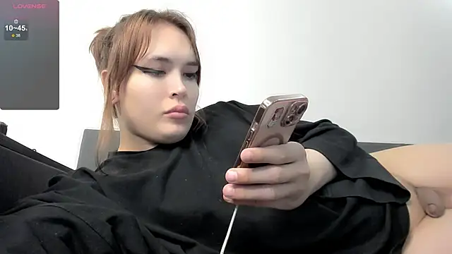 Snapshot of fem_to chatting on November 2025 06:22:02 PM fem to online show from November 2025 06:22:02 PM